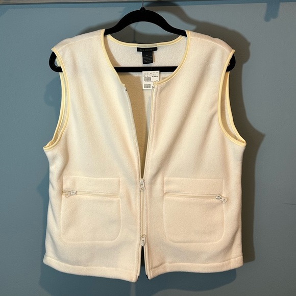 The Limited Cream/White Neutral Fleece Vest - Picture 5 of 10